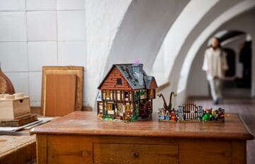 LEGO® Disney Hocus Pocus: The Sanderson Sisters' Cottage