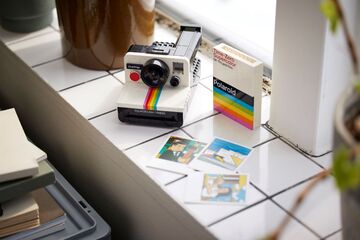 LEGO® Polaroid OneStep SX-70 Camera