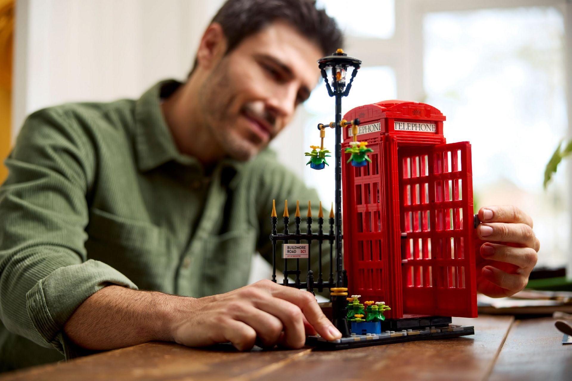 LEGO® Red London Telephone Box