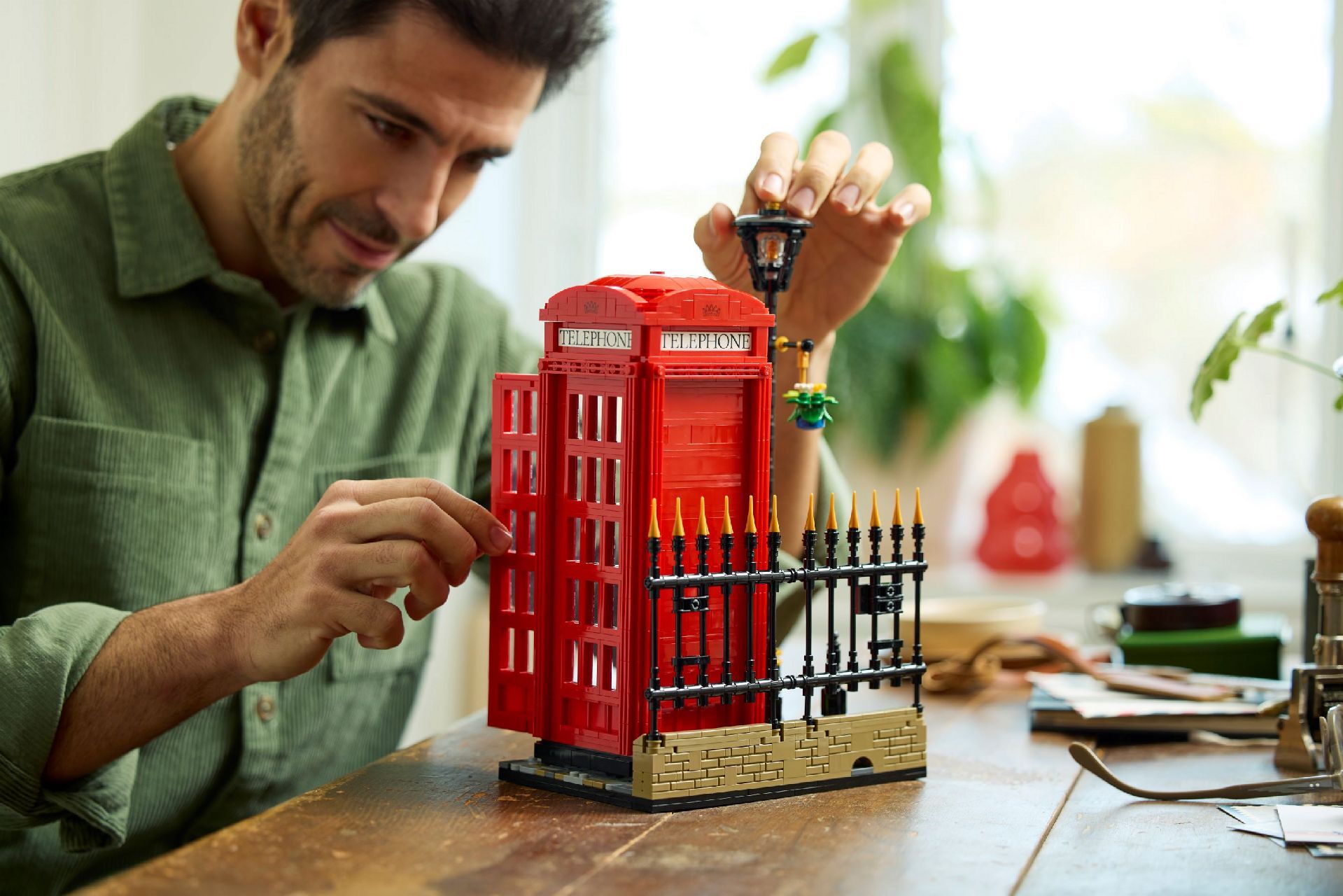 LEGO® Red London Telephone Box