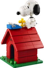 LEGO® Peanuts: Snoopy's Doghouse