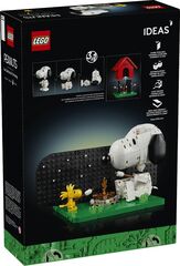 LEGO® Peanuts: Snoopy's Doghouse