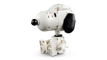 LEGO® Peanuts: Snoopy's Doghouse