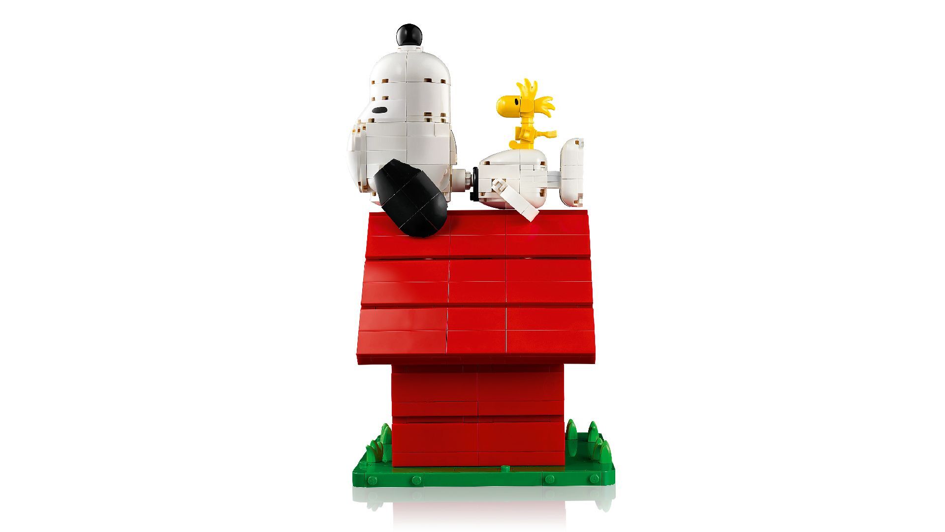 LEGO® Peanuts: Snoopy's Doghouse