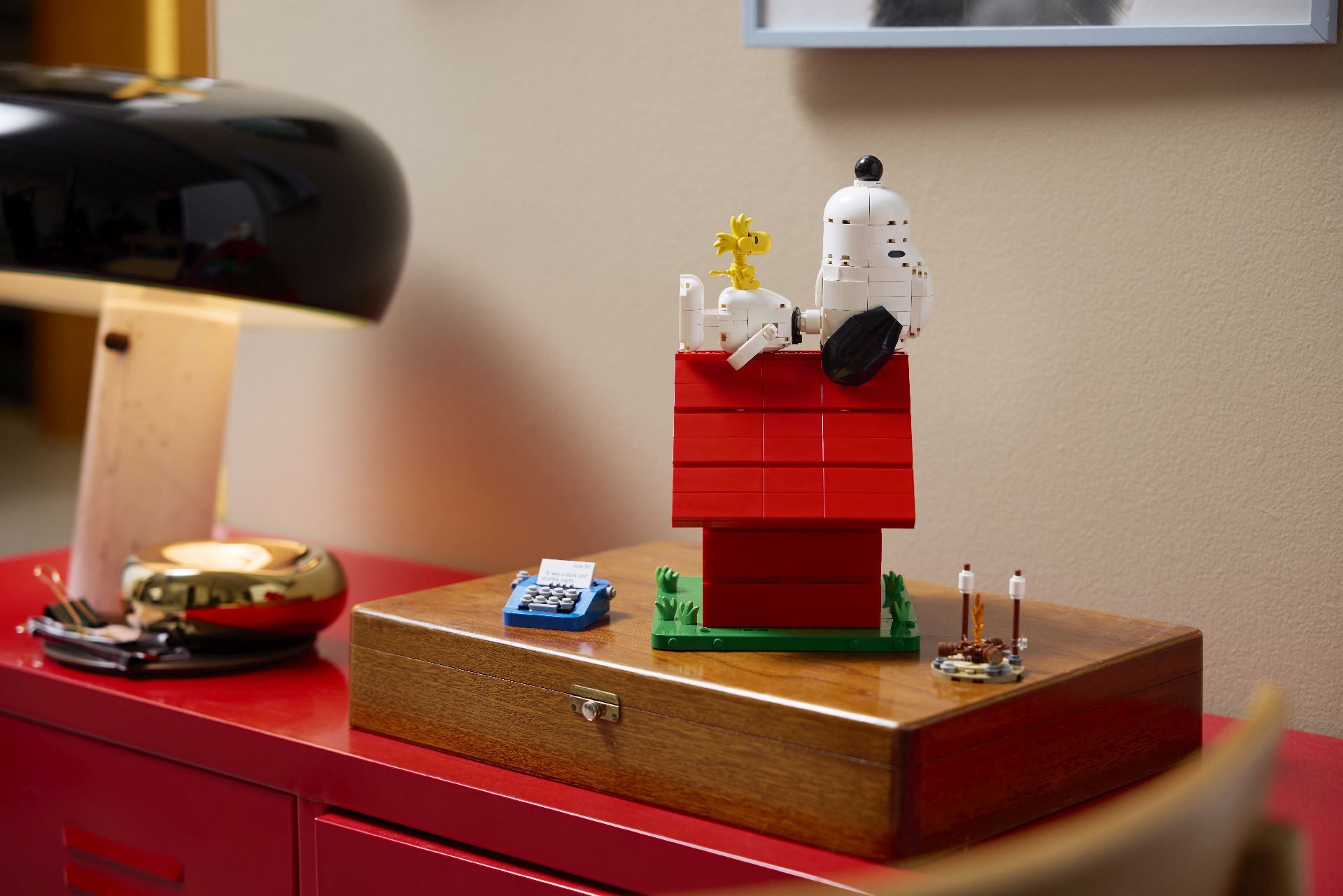 LEGO® Peanuts: Snoopy's Doghouse