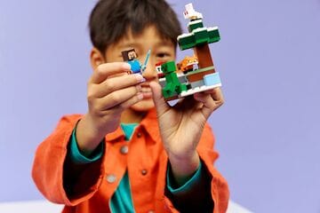 LEGO® Steve's Taiga Adventure