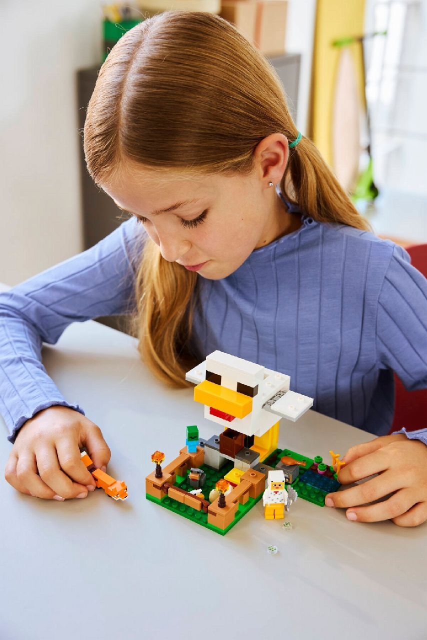 LEGO® Chicken Farm