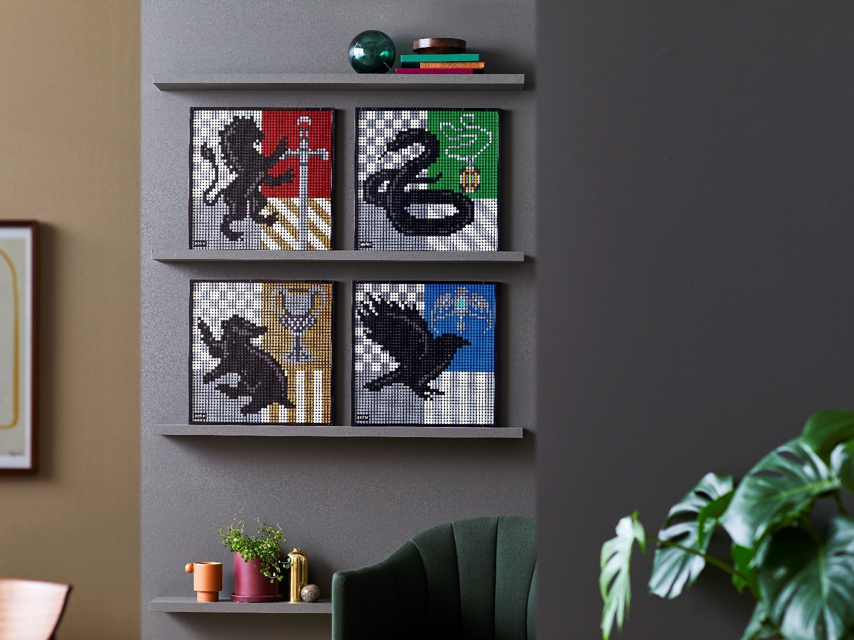 LEGO® Harry Potter™ Hogwarts™ Crests