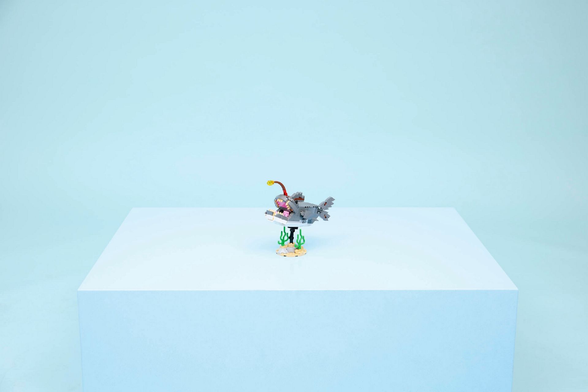 LEGO® Fierce Shark with a Treasure Chest
