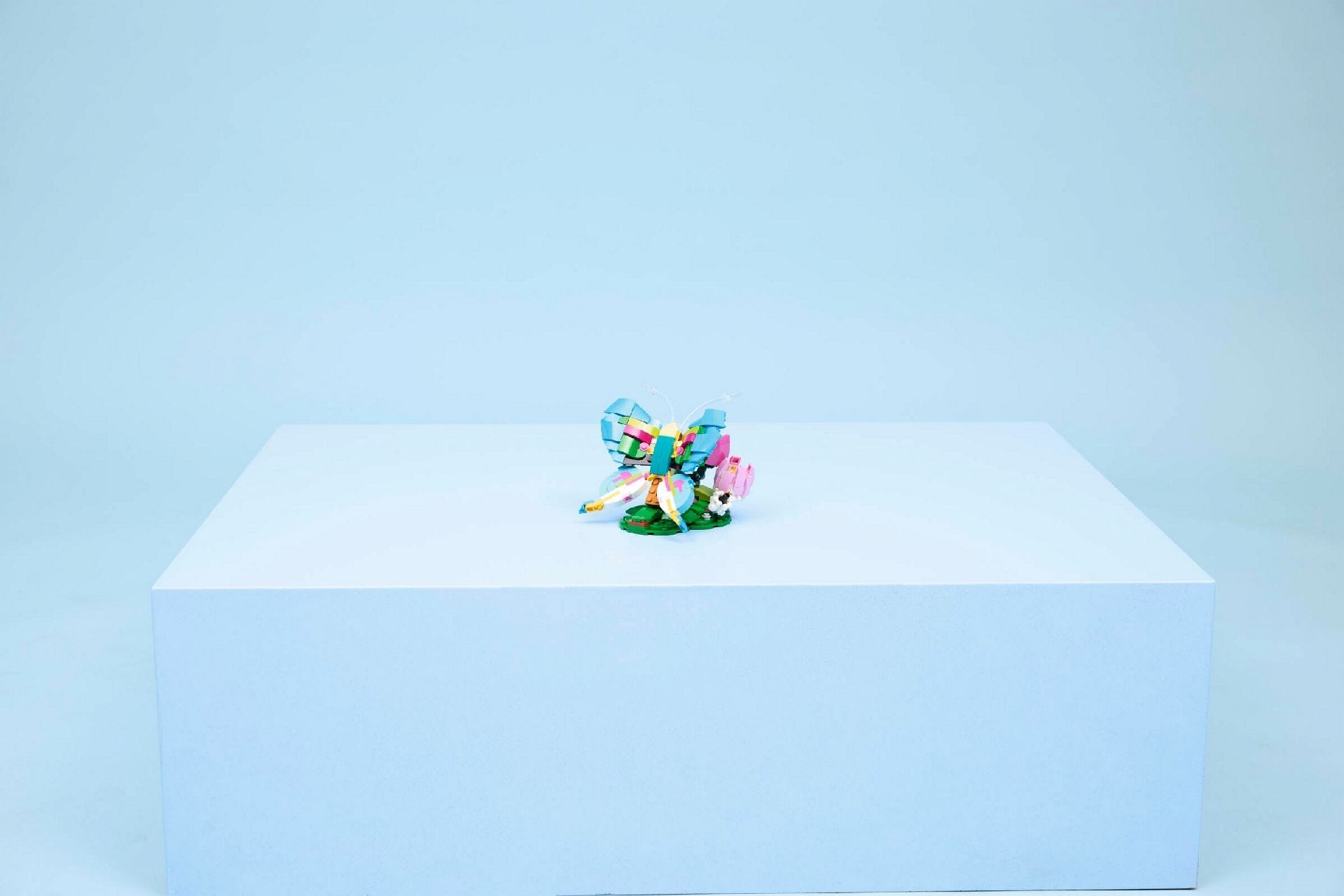 LEGO® Wild Animals: Colorful Hummingbird