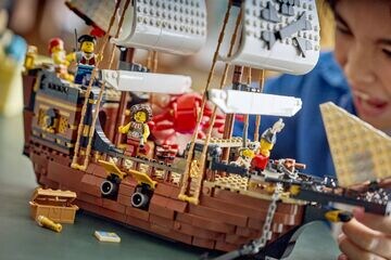 LEGO® Iconic Pirate Ship
