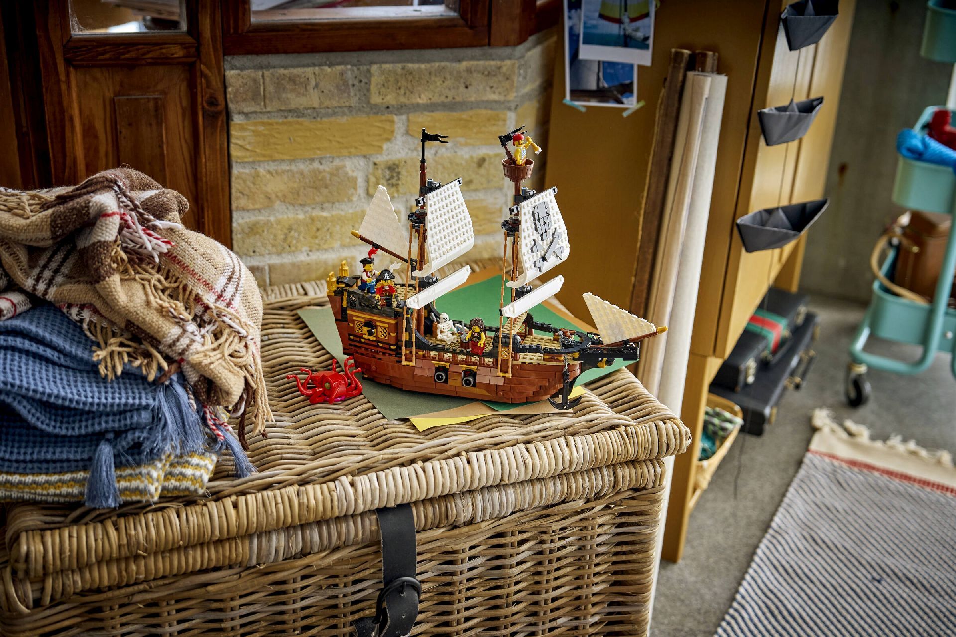 LEGO® Iconic Pirate Ship