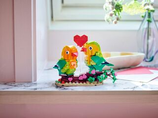 LEGO® Valentine Lovebirds
