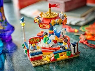 جولة عبر لعبة كاروسيل من LEGO®