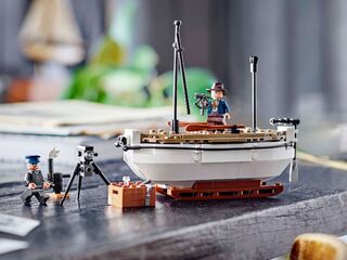 LEGO® Shackleton's Lifeboat