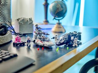 LEGO® Imperial Dropship vs. Rebel Scout Speeder