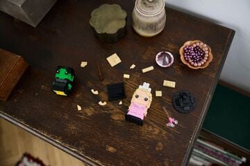 LEGO® Elphaba & Glinda Figures