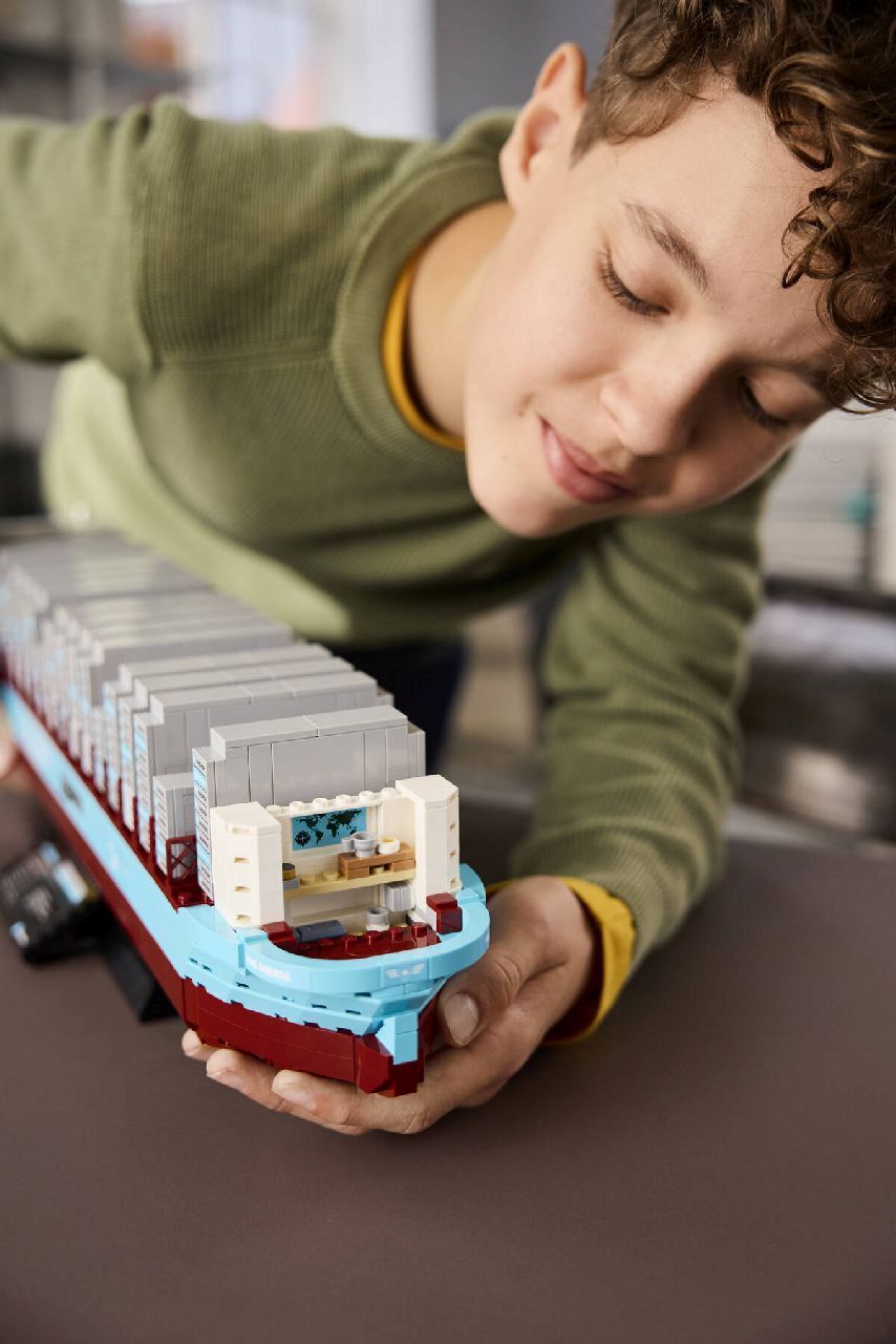 LEGO® Maersk Dual-Fuel Container Vessel