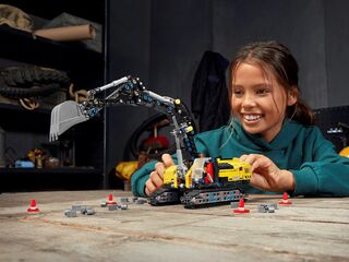 LEGO® Heavy-Duty Excavator