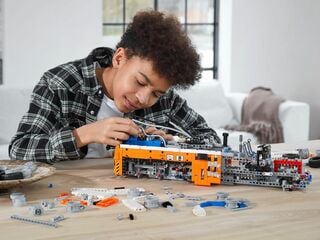 LEGO® Heavy-duty Tow Truck