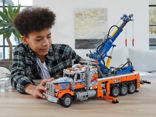 LEGO® Heavy-duty Tow Truck