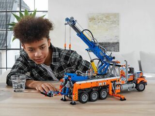 LEGO® Heavy-duty Tow Truck