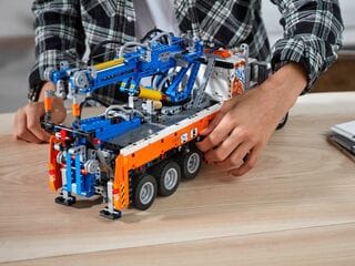LEGO® Heavy-duty Tow Truck