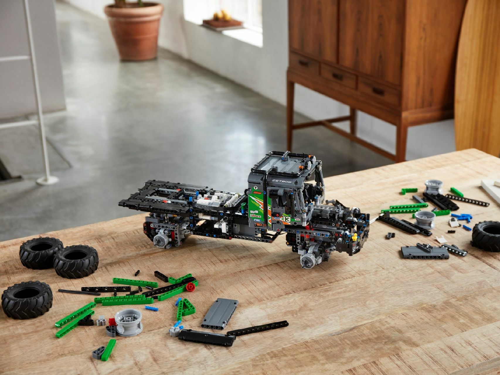 LEGO® 4x4 Mercedes-Benz Zetros Trial Truck