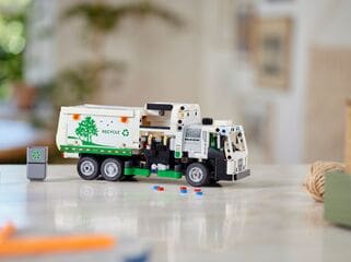 LEGO® Mack® LR Electric Garbage Truck