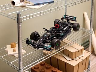 مجموعة سيارة مرسيدس إيه أم جي F1 W14 إي بيرفورمانس من LEGO®