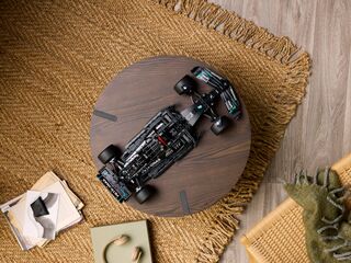 مجموعة سيارة مرسيدس إيه أم جي F1 W14 إي بيرفورمانس من LEGO®