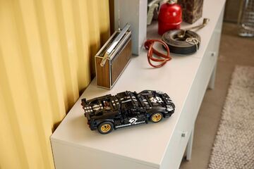 LEGO® 1966 Ford GT40 MKII Race Car