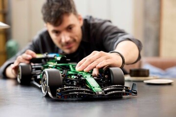 LEGO® Aston Martin Aramco AMR25 F1® Car