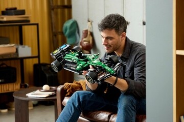 LEGO® Aston Martin Aramco AMR25 F1® Car