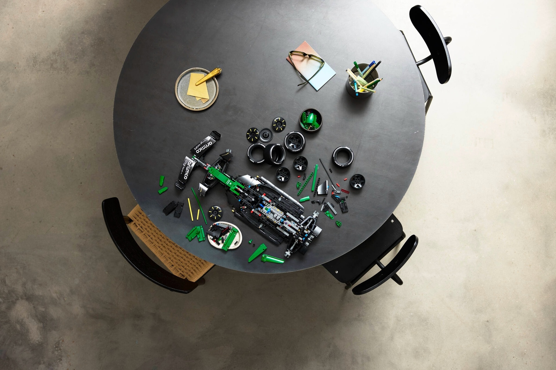 LEGO® Aston Martin Aramco AMR25 F1® Car