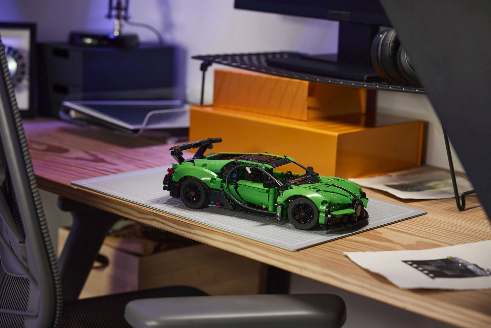 LEGO® Green Bugatti Chiron Pur Sport Hypercar