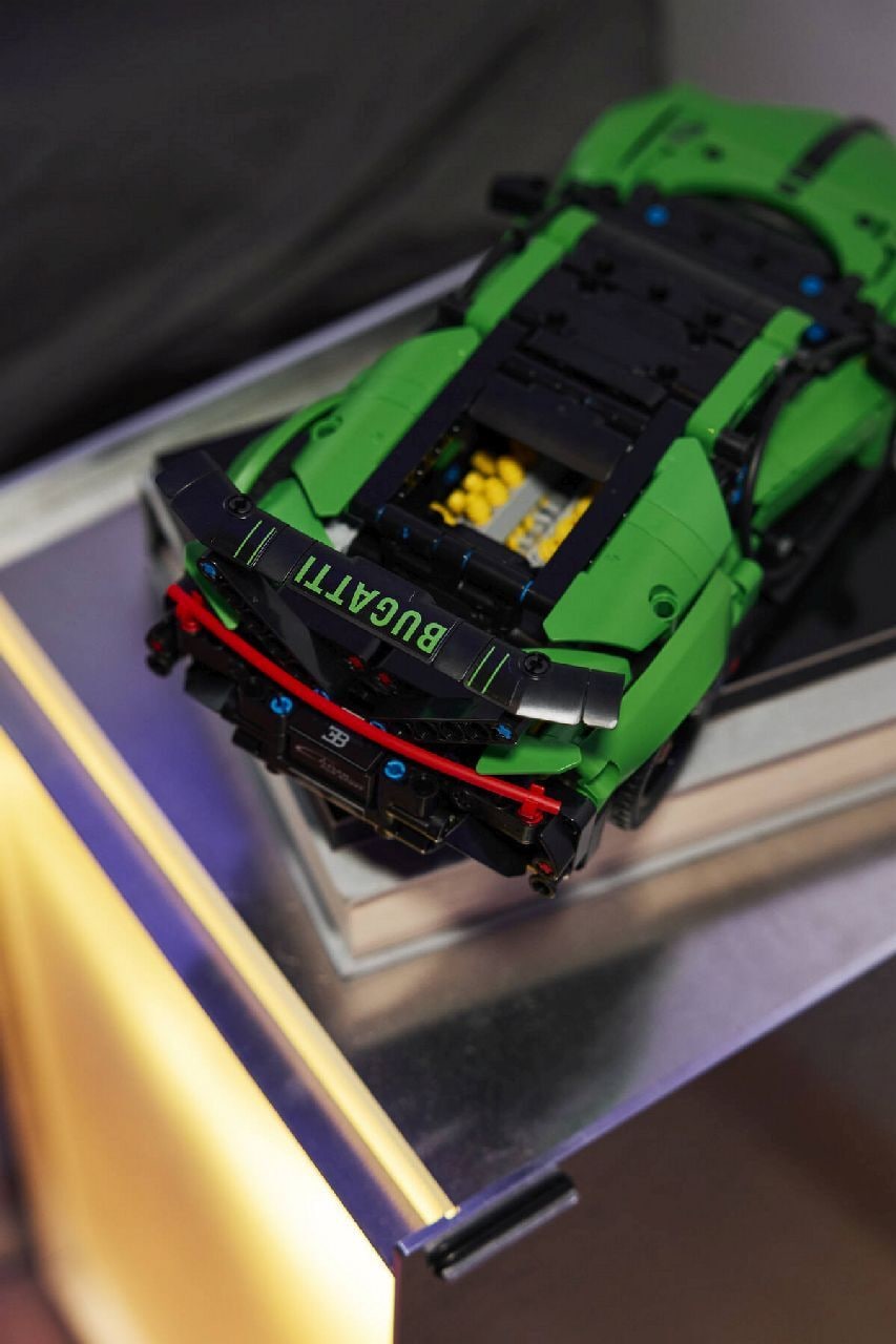 LEGO® Green Bugatti Chiron Pur Sport Hypercar