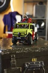 LEGO® Mercedes-Benz Unimog U 5023 with Crane