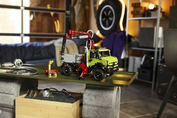 LEGO® Mercedes-Benz Unimog U 5023 with Crane
