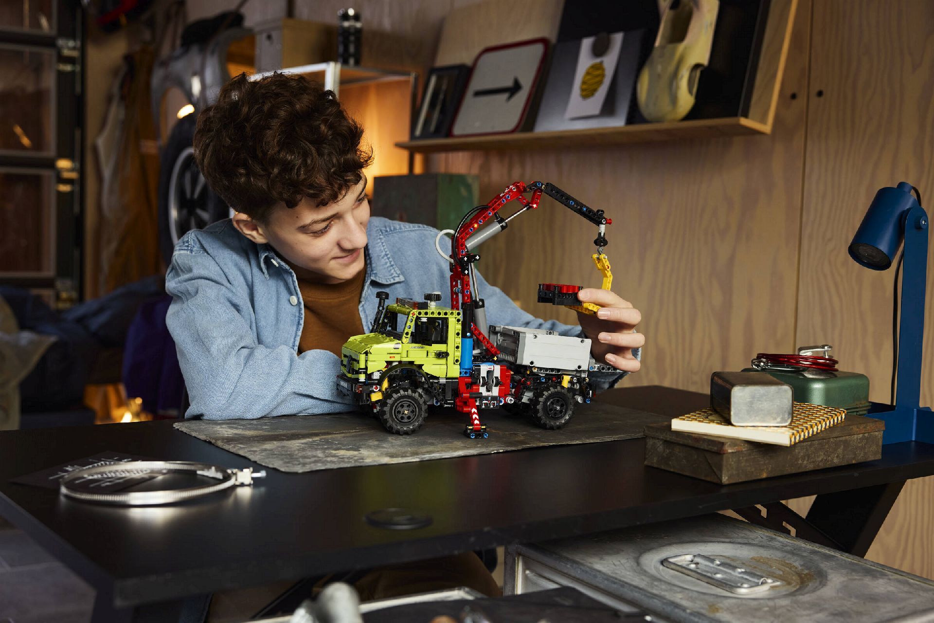LEGO® Mercedes-Benz Unimog U 5023 with Crane