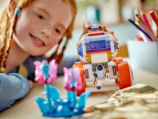 مجموعة بناء مركبة روفر لاستكشاف الفضاء من LEGO®