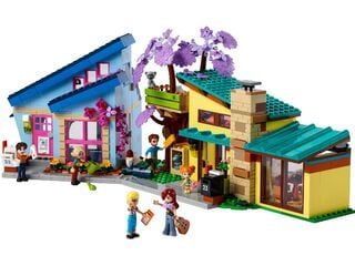 LEGO® Olly and Paisley's Family Houses