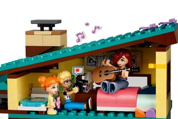 LEGO® Olly and Paisley's Family Houses