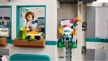 LEGO® Heartlake City Hospital