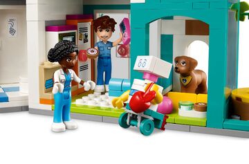 LEGO® Heartlake City Hospital