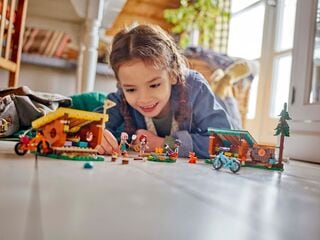 مجموعة بناء كابينات مغامرات التخييم المريح من LEGO®