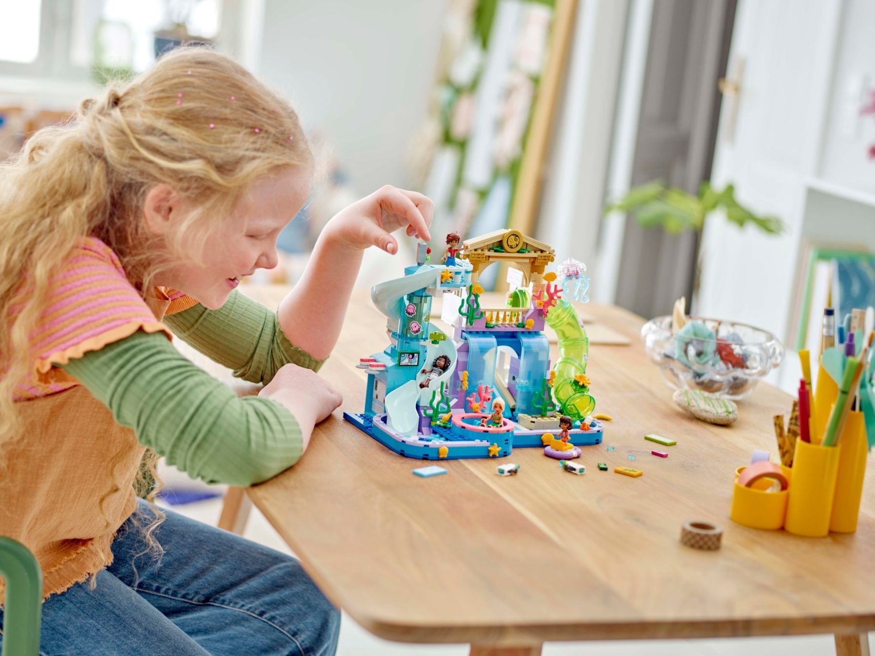 مجموعة بناء منتزه مدينة هارت ليك المائي من LEGO®