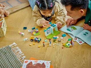 مجموعة بناء عيادة حيوانات المزرعة البيطرية من ليغو®