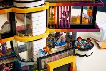 LEGO® Andrea's Modern Mansion