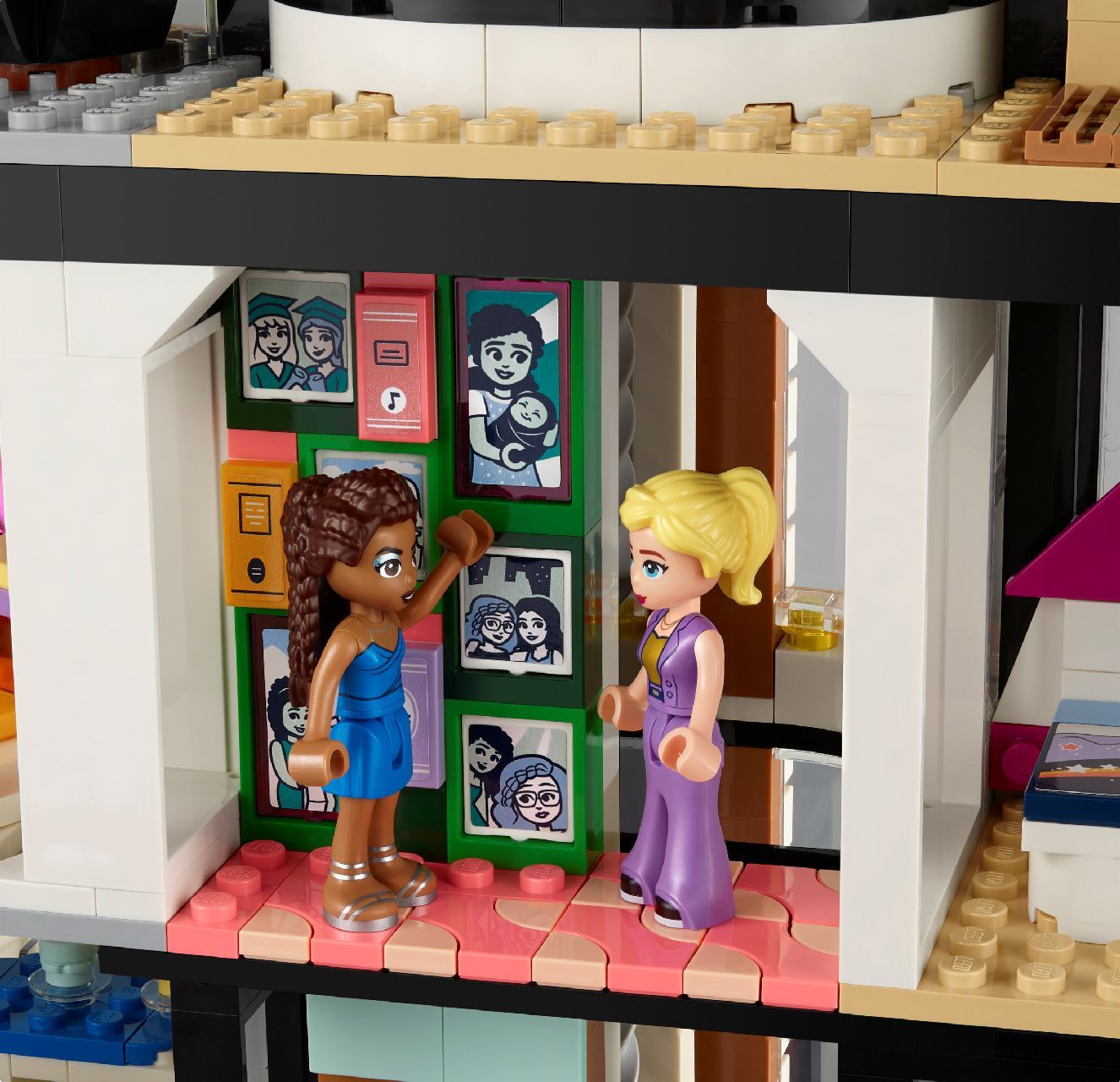 LEGO® Andrea's Modern Mansion